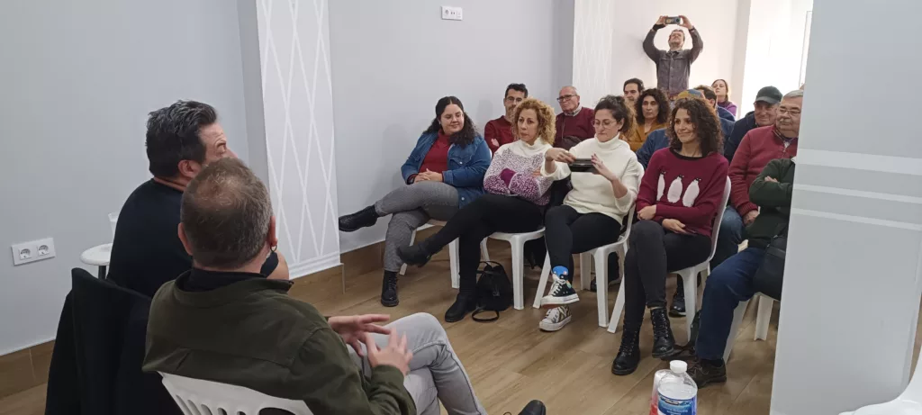 Momento del acto «Situación de los conflictos internacionales», con la asistencia de miembros de Izquierda Unida, Podemos y Alianza Verde | Gorka Fernández
