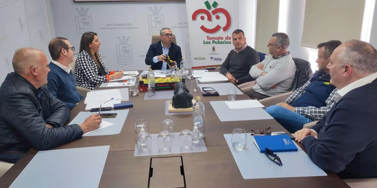 Reunión con la junta directiva de la asociación de productores del tomate de Los Palacios
