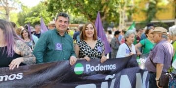 La portavoz municipal de Podemos Utrera, Ana María Casado, en una manifestación en defensa de Doñana | Podemos